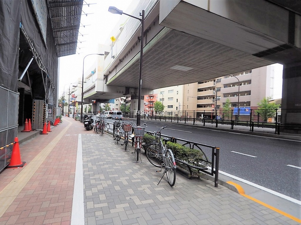 中丸町住宅　前面道路歩道